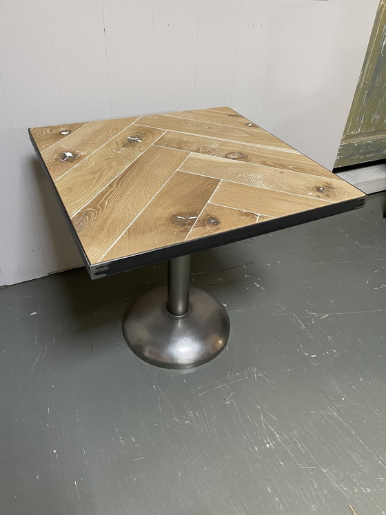 Table d'appoint en chêne à chevrons. – Tables d'appoint, Metal, Wood (photo 3 of 6)