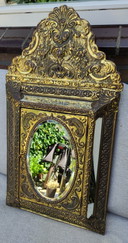 Intérieur hollandais ancien - Miroir ancien avec armoire à brosses - Complet à 100% avec ses brosses d'origine