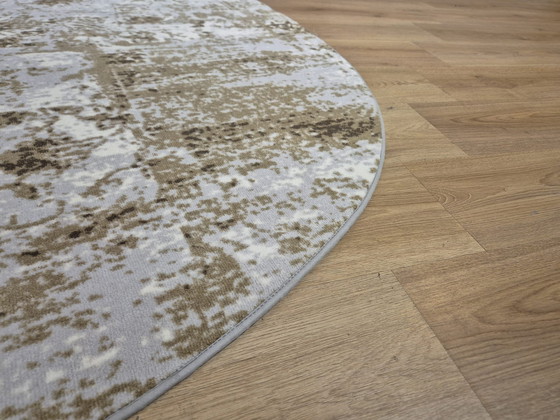 Image 1 of Montel Bellows rug - 200x300