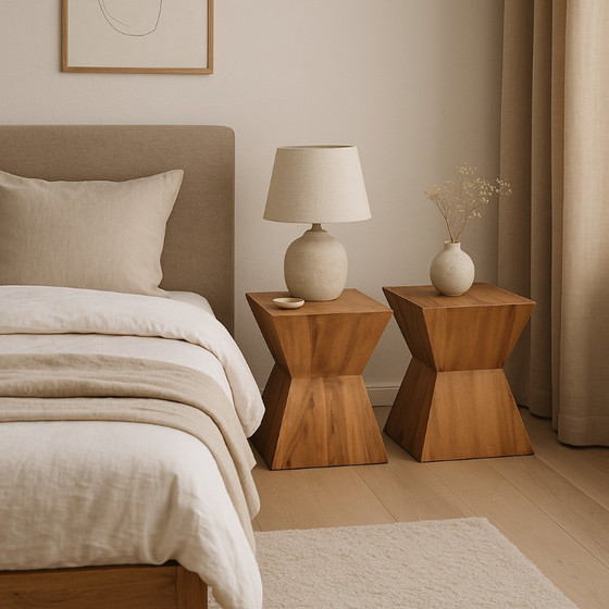 Image 1 of Tables pyramidales vintage en bois massif
