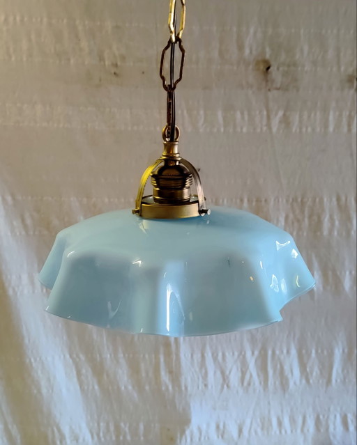 Vintage Pendelleuchte aus blauem Opalglas und vergoldetem Messing - Mitte 20. Jh.
