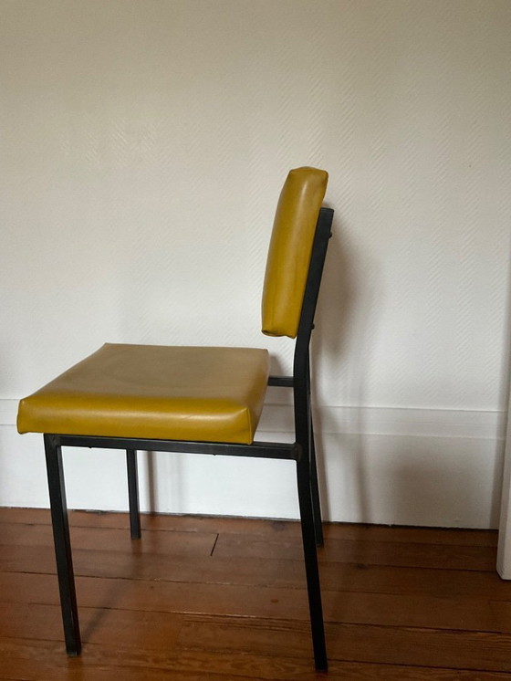 Image 1 of Sedia modernista degli anni '60 – metallo nero e similpelle gialla