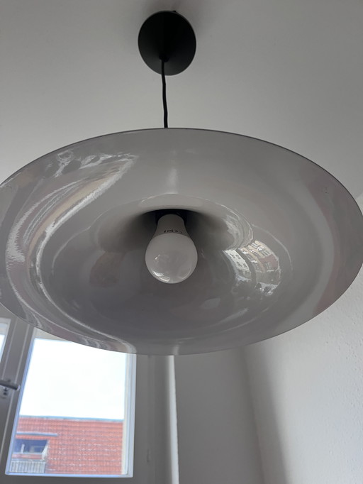 Lámpara colgante vintage – pantalla blanca en forma de embudo, estilo sombrero de bruja de mediados de siglo