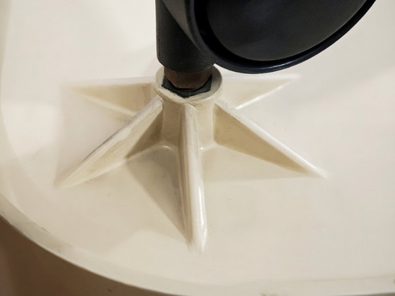 Image 1 of Vintage Kartell 4682 bloempot uit de jaren 70 – Ontworpen door Anna Castelli, gemaakt in Italië, witte pot op wielen