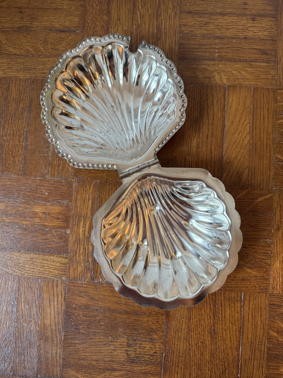 Image 1 of Ancien beurrier coquillage en métal argenté 