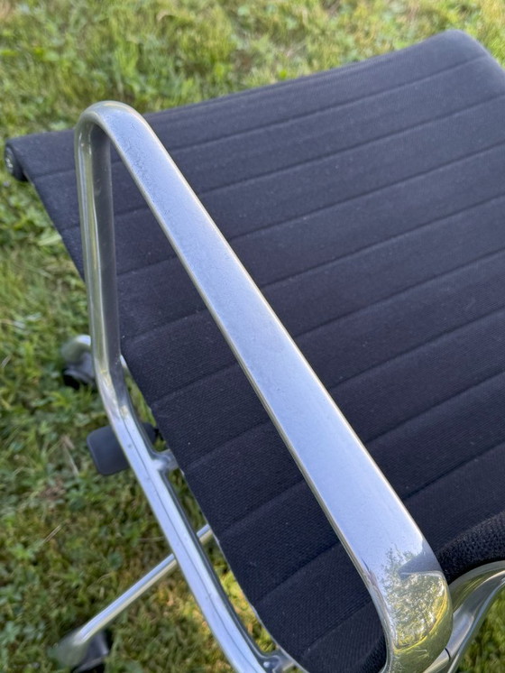 Image 1 of Vitra Eames EA 117 Black Hopsak office chair