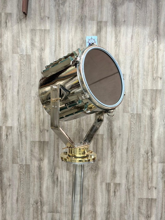 Image 1 of projecteur depuis un navire DAE YANG