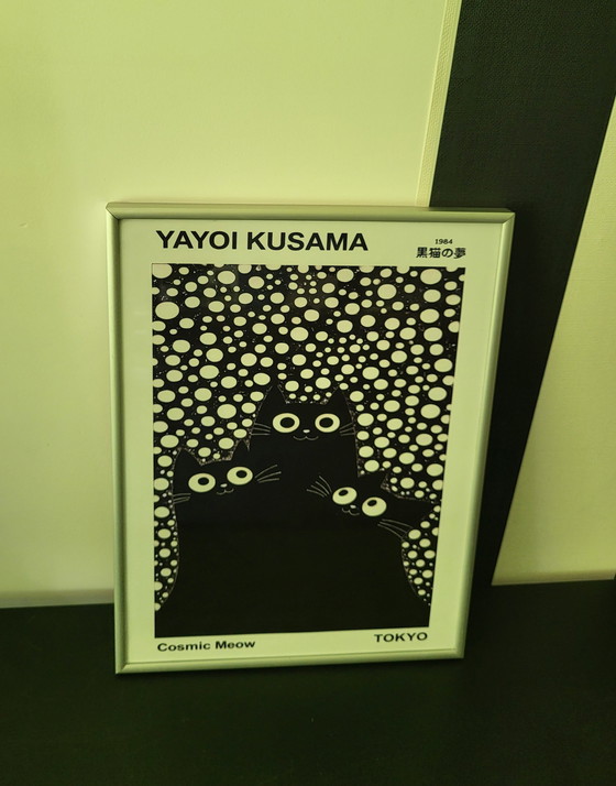 Image 1 of Grabado original de Yayoi Kusama enmarcado.