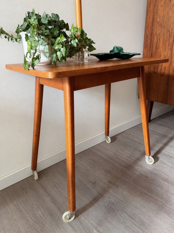 Tavolino Mid Century su Ruote, Tavolini, Legno, Marrone (foto 3 di 6)