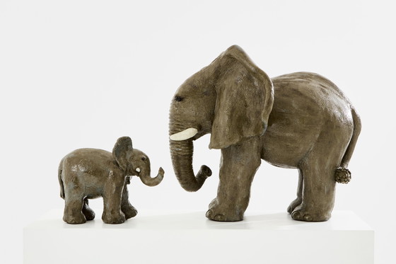 Image 1 of Ensemble de deux sculptures d'éléphants de Valérie Courtet Grès émaillé Circa 2010
