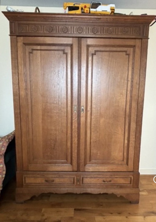 Kledingkast, vol eikenhout. 