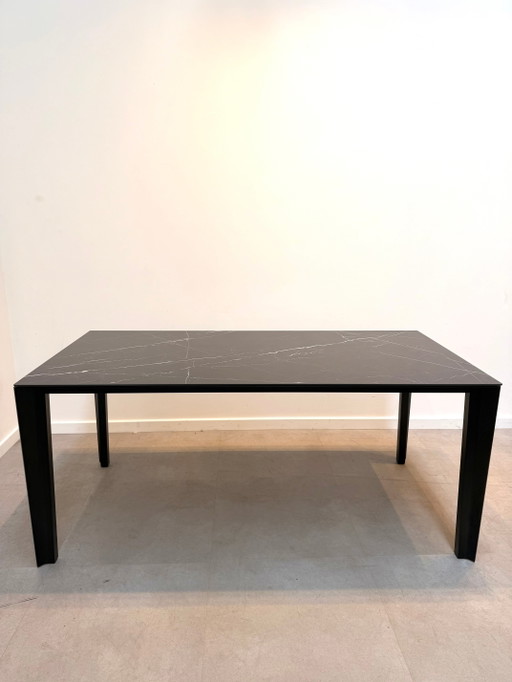 Desalto Skin keramische eettafel van Marco Acerbis