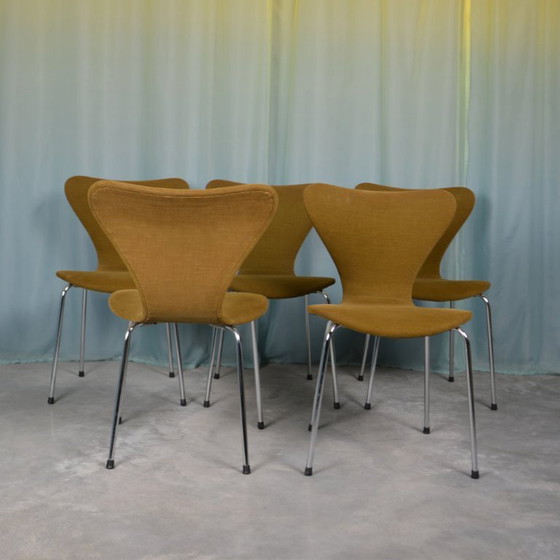 Image 1 of 5x butterfly chairs