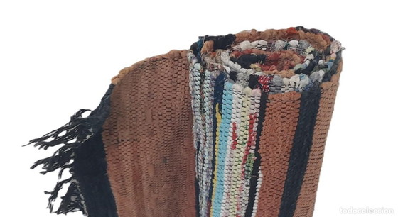 Image 1 of Alfombra antigua anudada a mano: un viaje en cada hilo