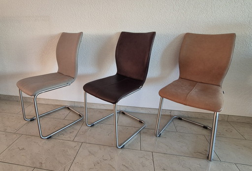 Essgruppe bestehend aus 6 Stühlen + Tisch