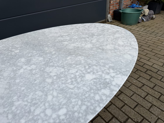 Image 1 of Original oval Knoll Tulip dining table (198x121cm) in Carrara marble