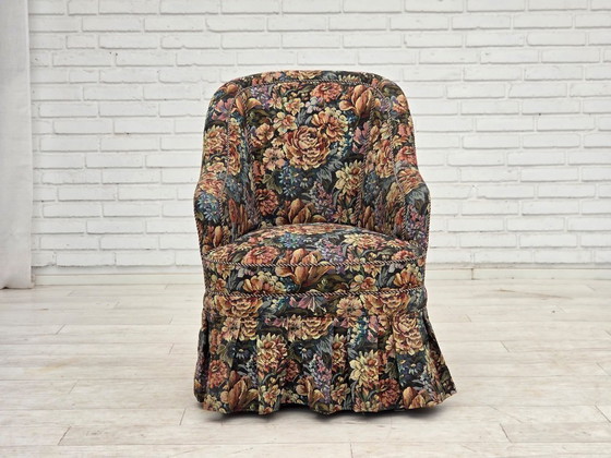 Image 1 of Sillón de cóctel danés de la década de 1960, tapizado en tela jacquard.