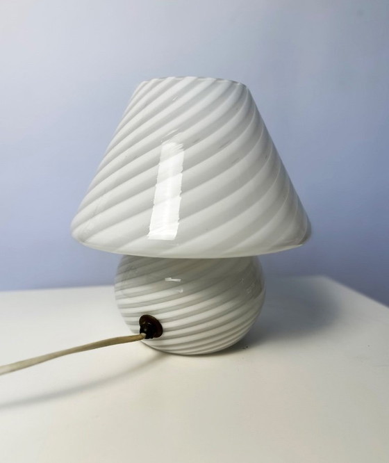 Image 1 of Vintage Italiaanse paddenstoellamp van Murano-glas