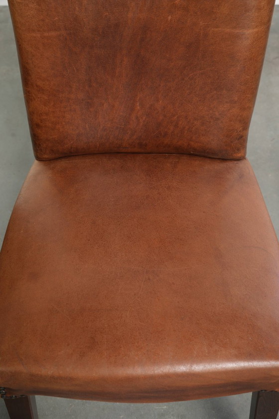 6x Begeerlijke schapenleren eetkamerstoel in een mooie cognac kleur met een mooi patina – Eetkamerstoelen (photo 6 of 17)
