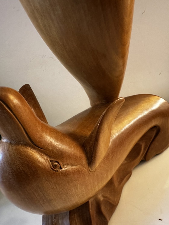 Image 1 of Handgeschnitzte Delfinstatue aus Holz