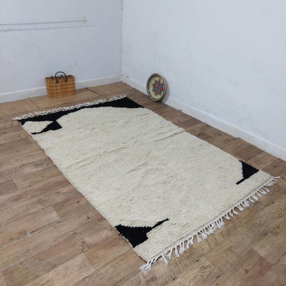 Image 1 of Minimal Moroccan Berber Rug – Timeless Handmade Berber Carpet | 250 × 160 cm