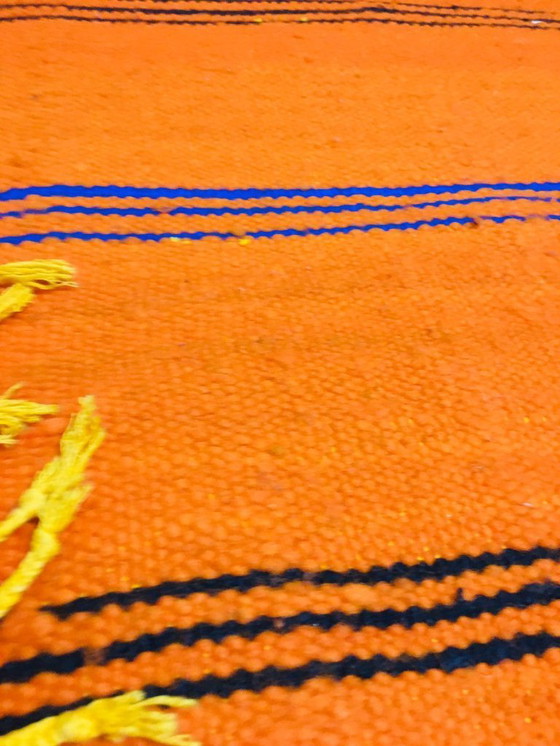 Image 1 of GROSSER ORANGEFARBENER TEPPICH 4X2,5M