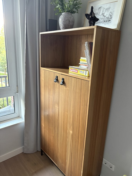 Bookshelf with walnut veneer 