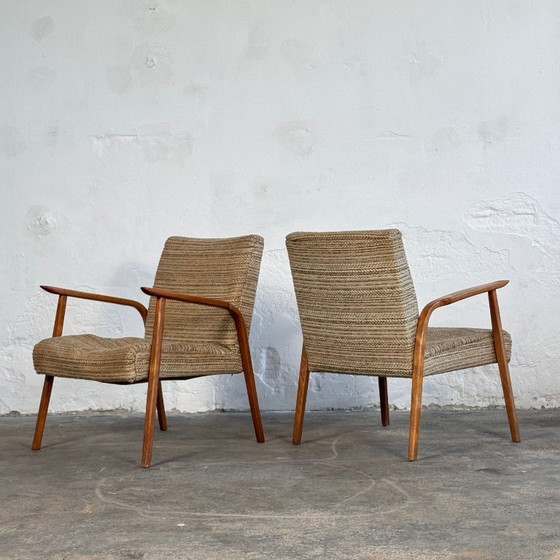 Image 1 of Een paar eikenhouten fauteuils uit de DDR, geschikt voor renovatie, 1960