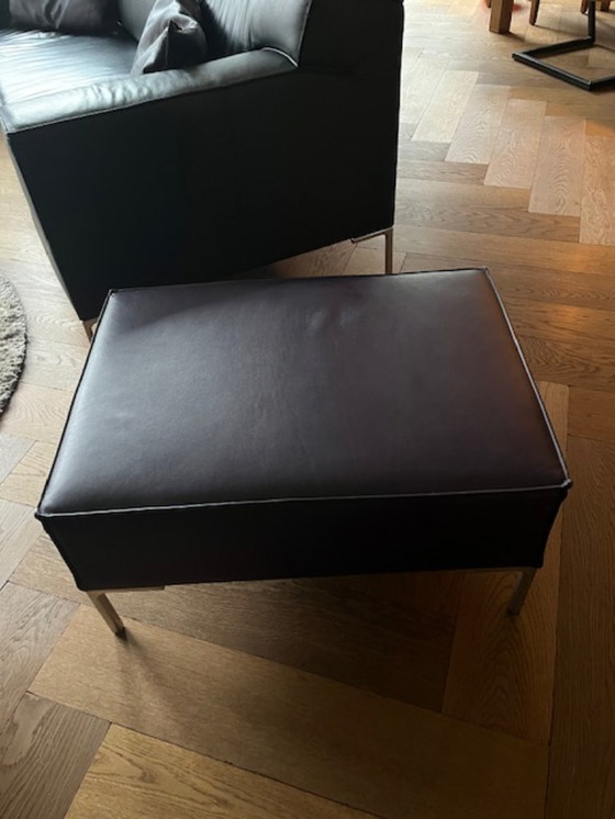 Image 1 of 2 zits en 3,5 zits design on stock bloq banken, zwart leer met voetenbank leer paars. Zelf op te komen halen. Omgeving Gouda