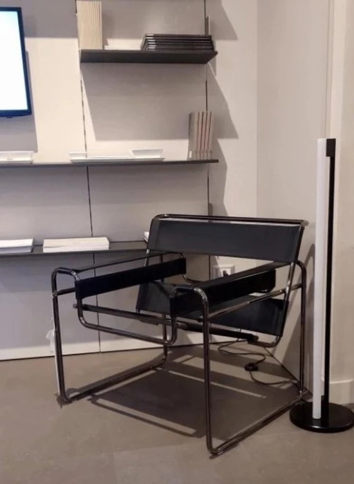 KNOLLL Sillón B3 WASSILY (NUEVO) Perfecto en cuero negro