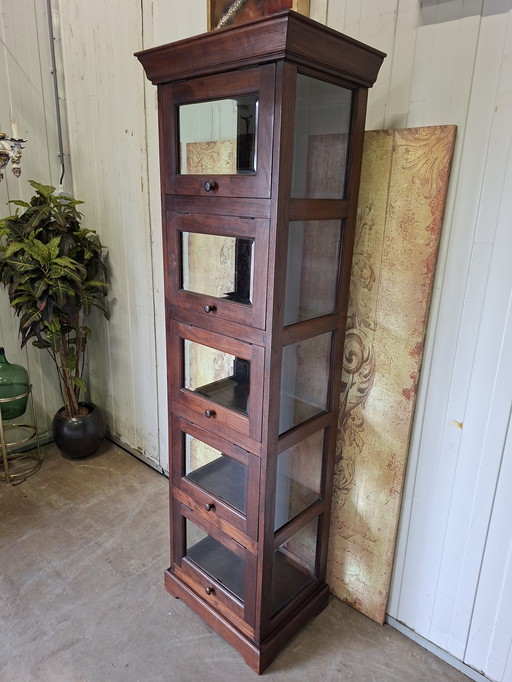 Klassieke teakhouten vitrinekast, servieskast, boekenkast, Drankkast afm: 45x60cm en 200cm hoog.
