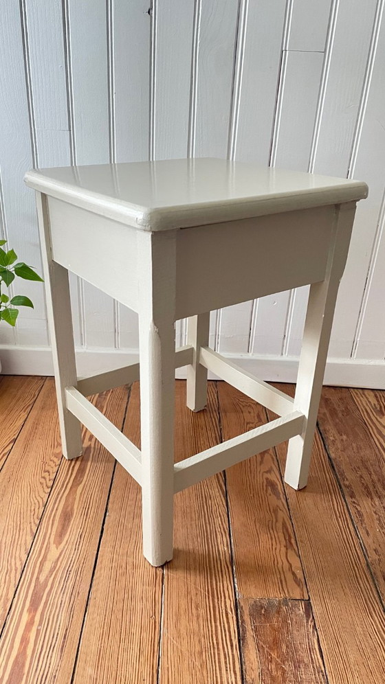 Image 1 of Sgabello vintage in legno verniciato beige