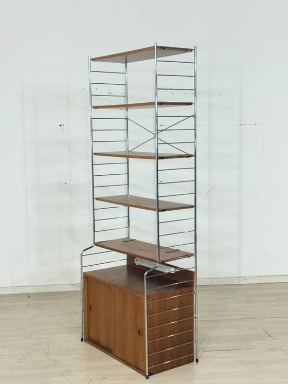Image 1 of Teakhouten boekenkast "String Continental" van Nils Strinning - Wandplank uit het midden van de 20e eeuw - jaren 60