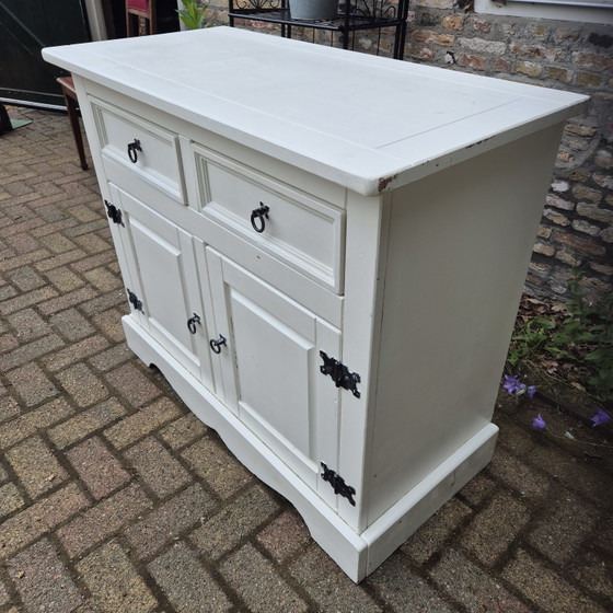 Image 1 of Landelijke witte commode kast met 2 lades en opbergruimte