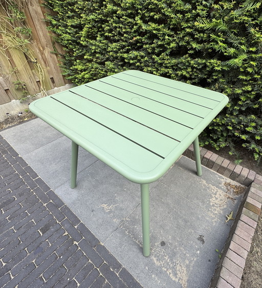 Table de jardin Fermob Luxembourg, couleur cactus Taille 80x80cm