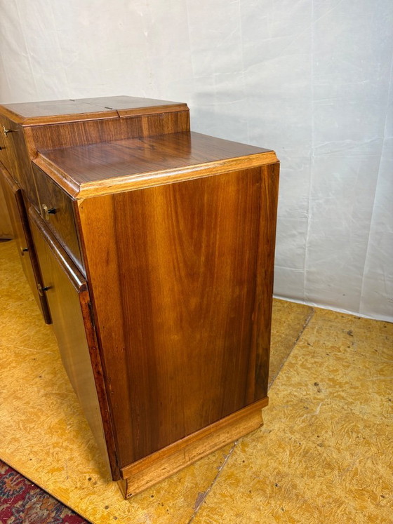 Image 1 of Credenza da cocktail Art Deco inglese in radica di noce – Circa anni '30 Una splendida credenza da cocktail originale inglese Ar