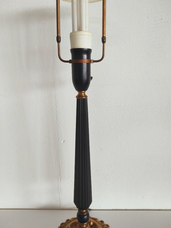 Imperial / Baroque (style) table lamp with fluted wooden stand & brass base – Other (photo 5 of 14)