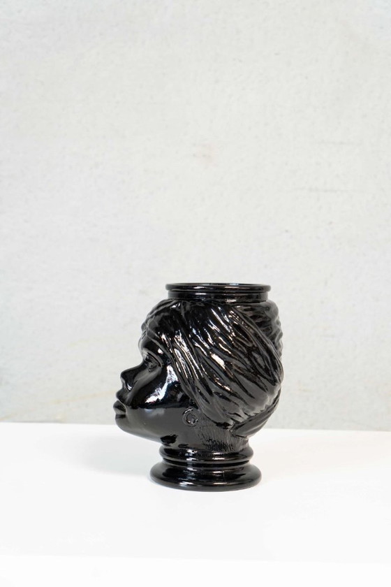 Image 1 of Dekorative schwarz glasierte Kopfvase