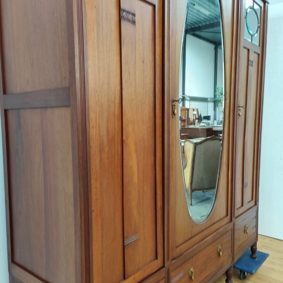 Image 1 of Armadio vintage antico in stile country con armadio smontabile