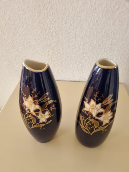 Limburg porcelain vases (2x) – cobalt blue with gold lilies – vintage, made in Germany