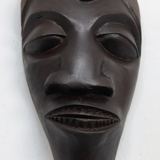 Image 1 of Maschera africana in legno intagliata a mano, anni '80