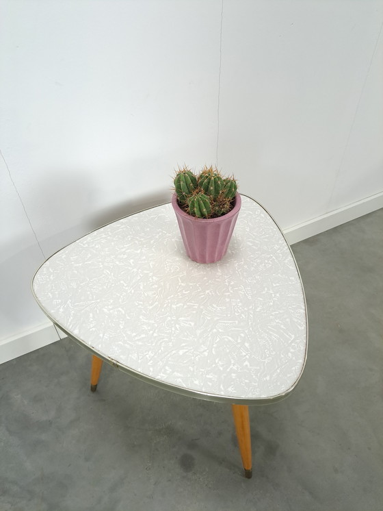 Image 1 of Tavolino alto con piano in formica grigio-bianco