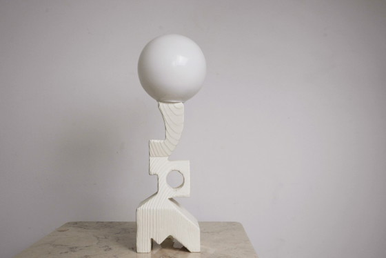 Image 1 of Sculpturale houten tafellamp, vintage handgemaakte, witgekalkte essenhouten brutalistische lamp, organisch moderne nachtlamp.