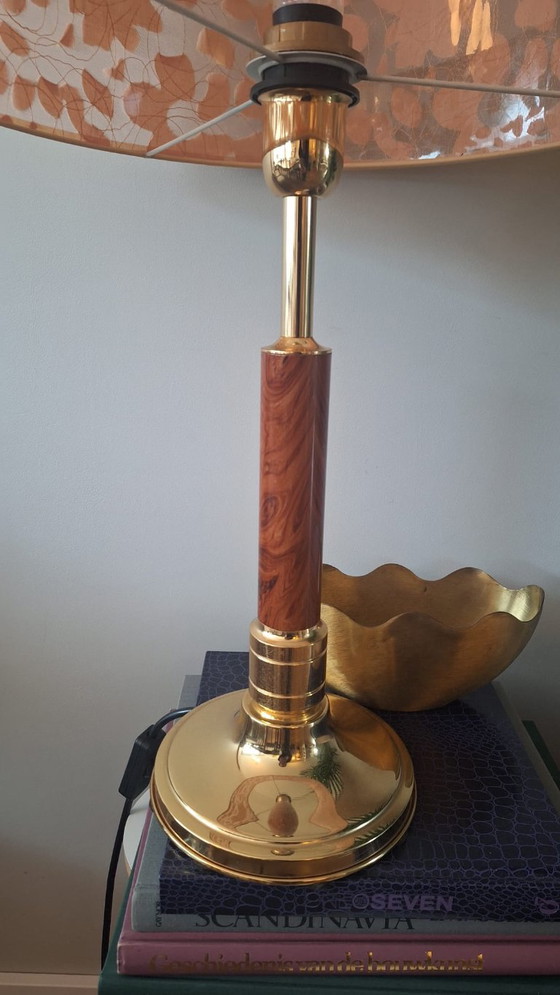 Beautiful Vintage Mid-Century Table Lamp – Brass & Burl Wood Look (Temde Style) – Metal (photo 5 of 10)