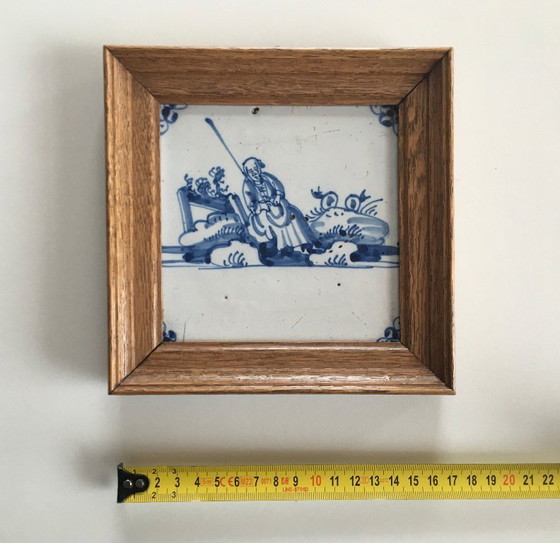 Image 1 of Azulejo azul de Delft de aproximadamente 1650-1750 con marco de roble