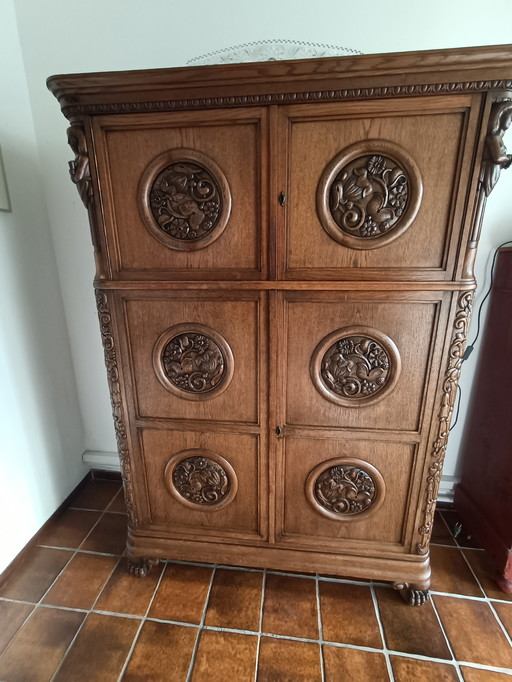 Meuble Art Déco en chêne avec de magnifiques panneaux à motifs