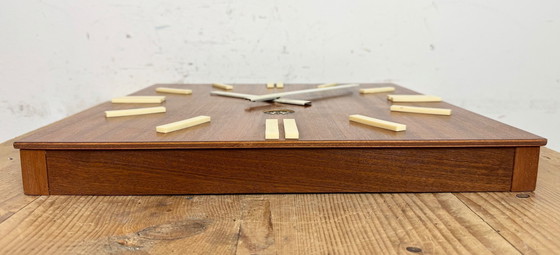 Image 1 of Orologio da parete vintage in legno marrone di Pragotron, anni '80