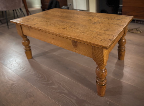 Image 1 of Couchtisch Antike Kiefer in gutem Zustand