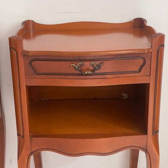Image 1 of Par de mesitas de noche de madera de cerezo estilo Luis XV