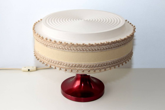 Image 1 of Vintage table lamp with fabric shade and red metal base – Retro design